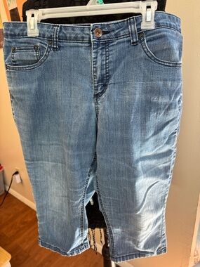 Merona Light Blue Cropped Denim Jeans, clean questions message me